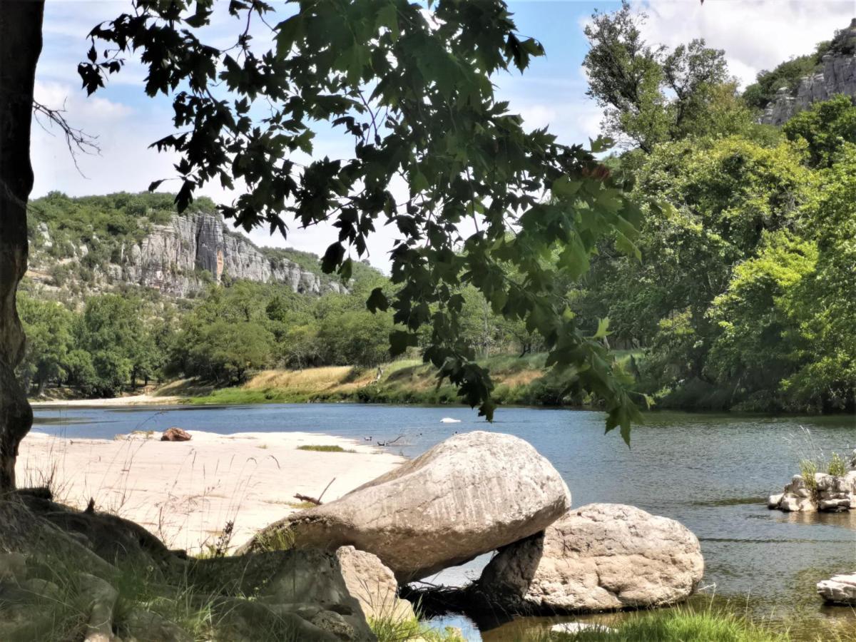 Gite Le Chamaju Labeaume Esterno foto